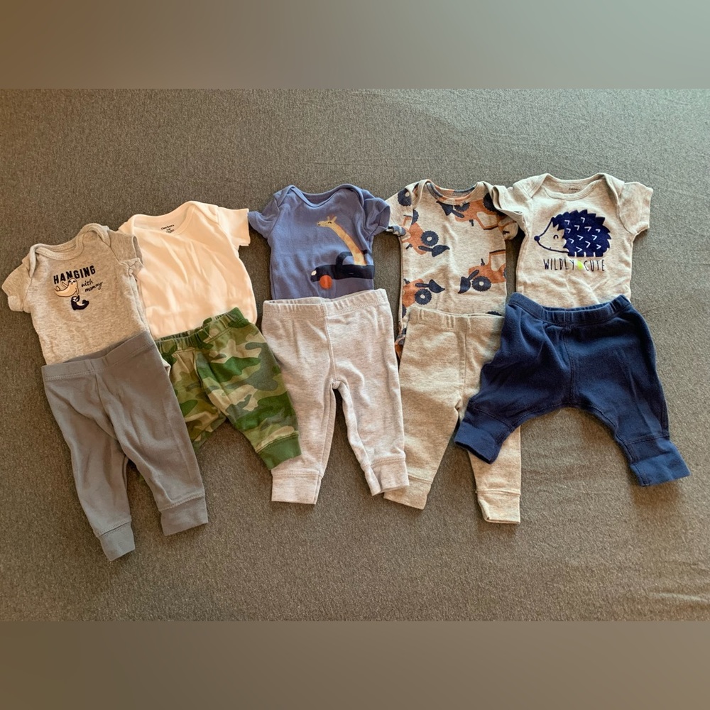 Gender neutral baby bundle 0 - 3 months onesies and pants💙👶🏼💙 mix and match!